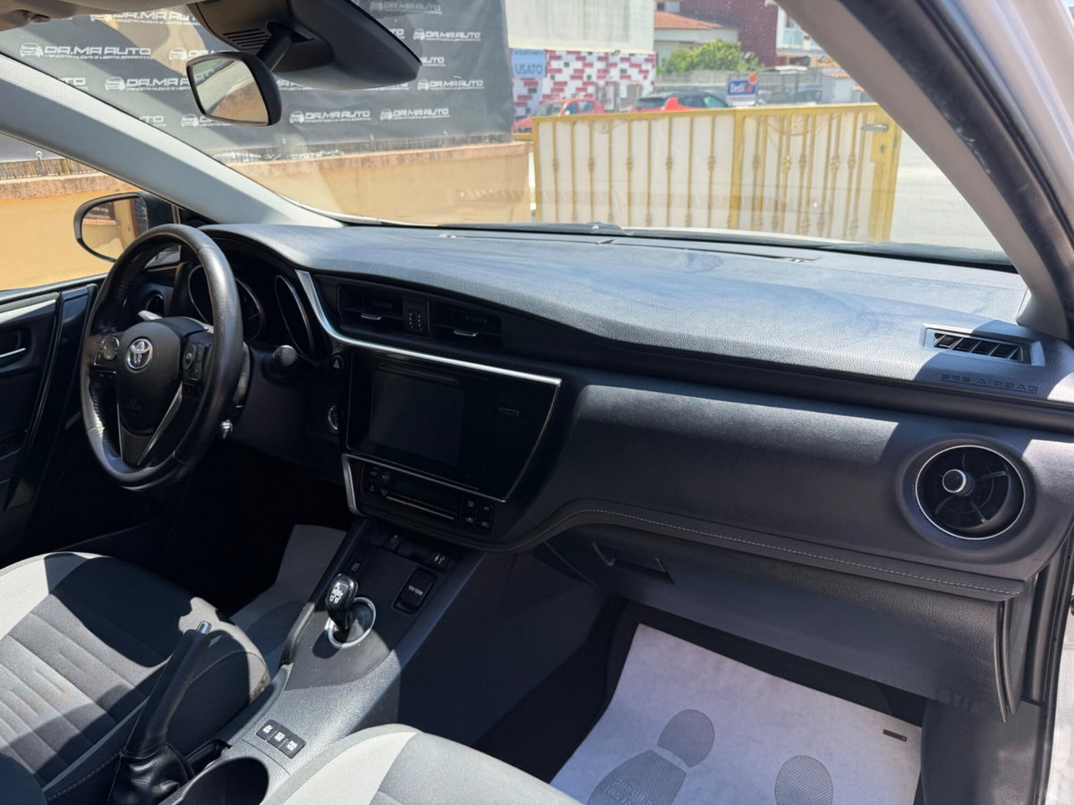 Toyota Auris 1.8 Hybrid Business Pack (13)