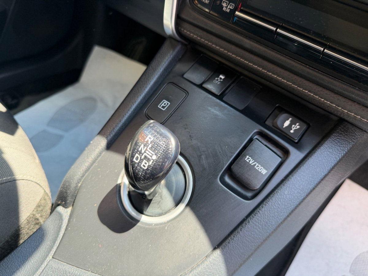 Toyota Auris 1.8 Hybrid Business Pack (16)