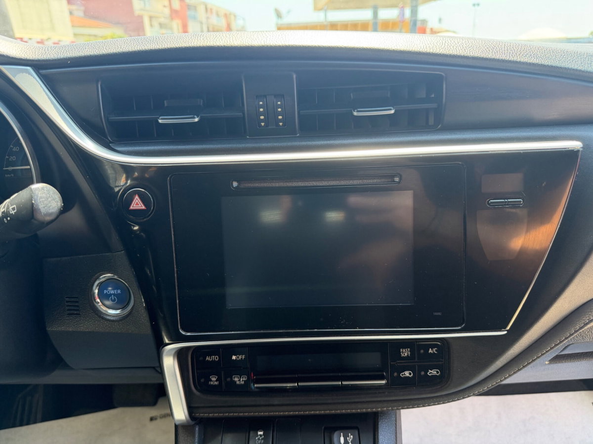 Toyota Auris 1.8 Hybrid Business Pack (17)