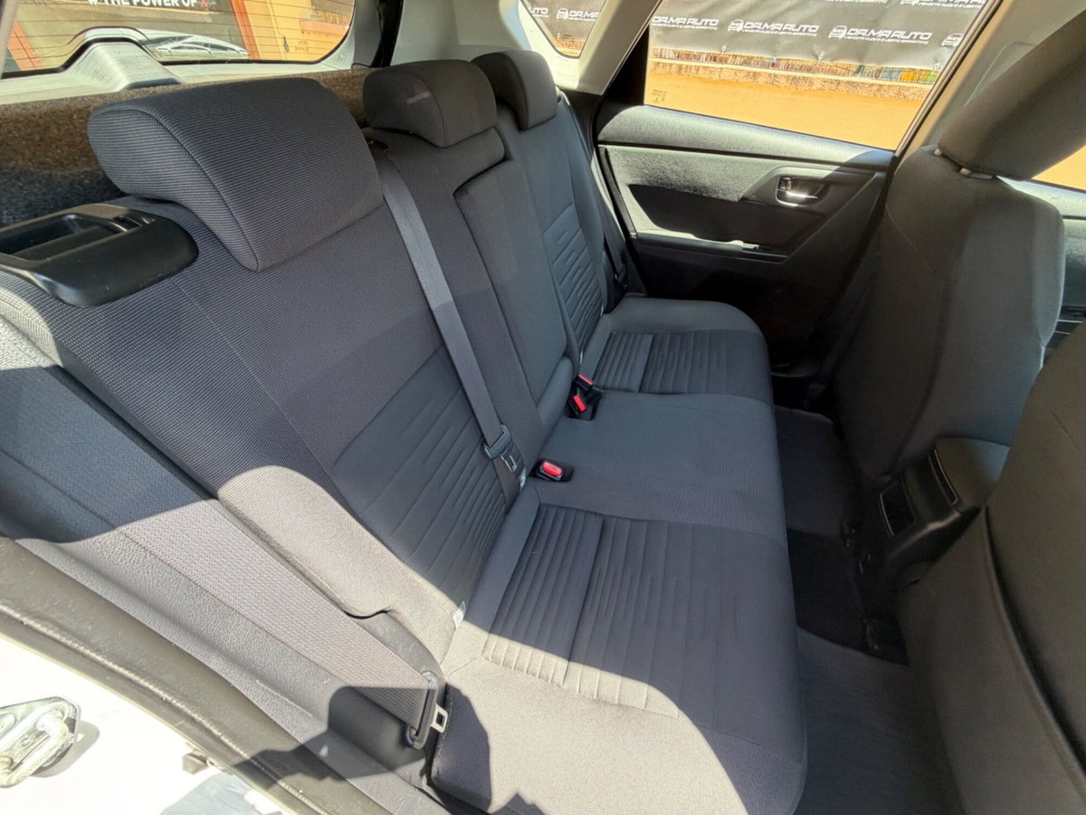 Toyota Auris 1.8 Hybrid Business Pack (19)
