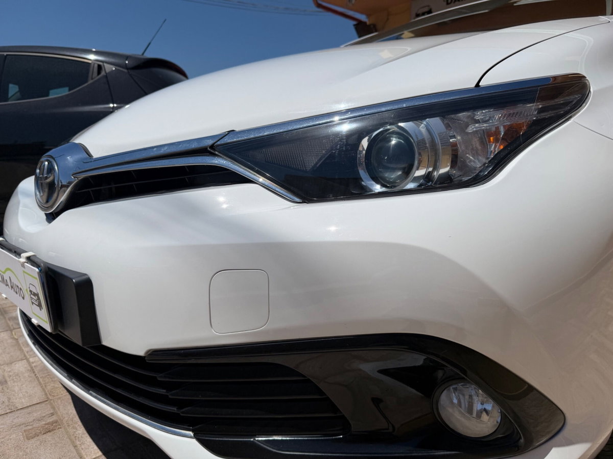 Toyota Auris 1.8 Hybrid Business Pack (3)
