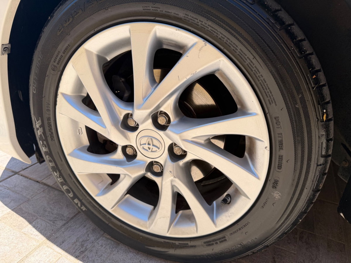 Toyota Auris 1.8 Hybrid Business Pack (4)