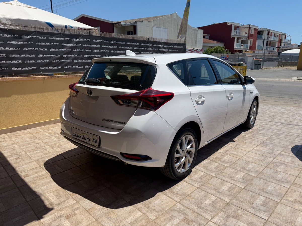 Toyota Auris 1.8 Hybrid Business Pack (9)
