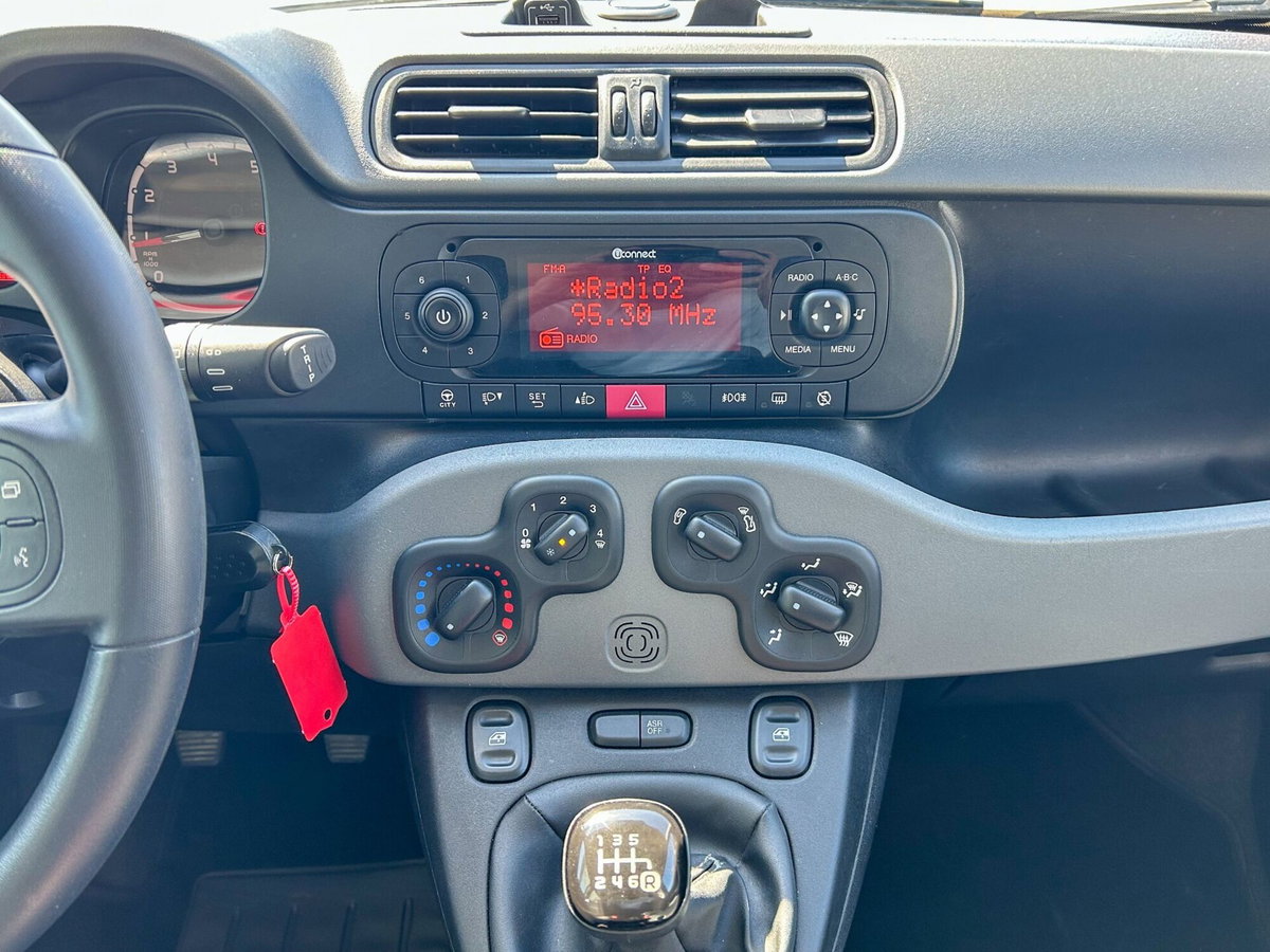 Fiat Panda 1.0 FireFly S&S Hybrid City Cross (9)