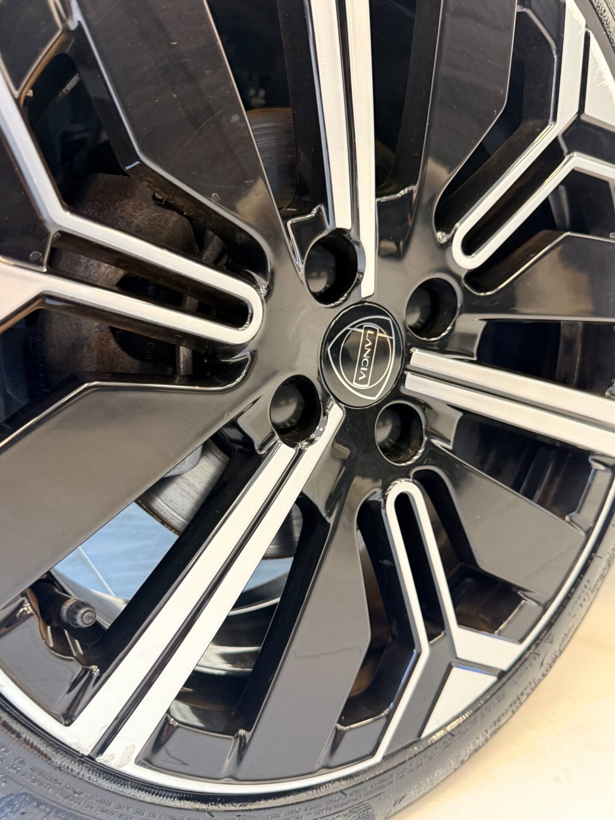 Lancia Ypsilon 1.2 mhev Edizione Limitata Cassina e-dct (14)