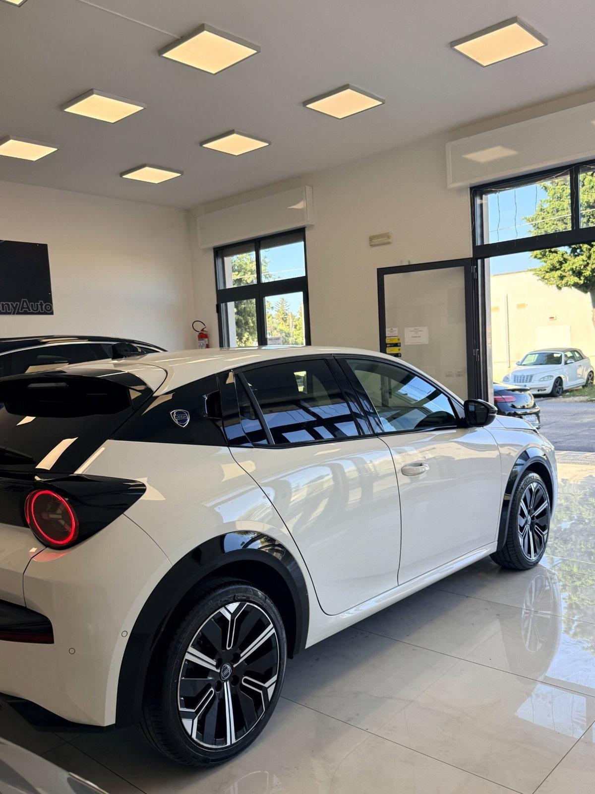 Lancia Ypsilon 1.2 mhev Edizione Limitata Cassina e-dct (16)