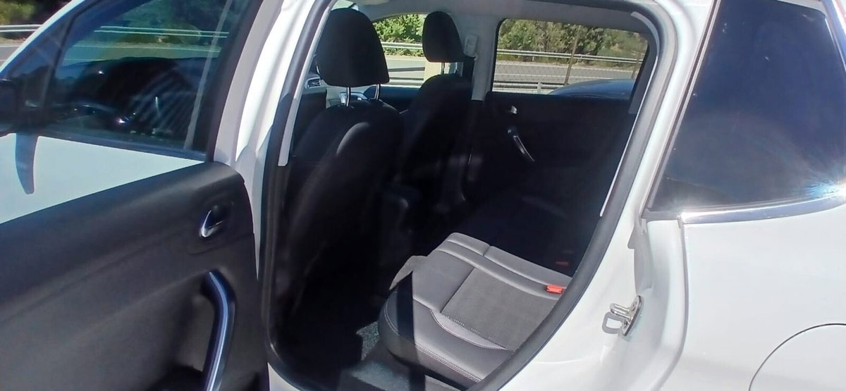 Peugeot 2008 e-HDi 92 CV Stop&Start ETG6 Allure (14)