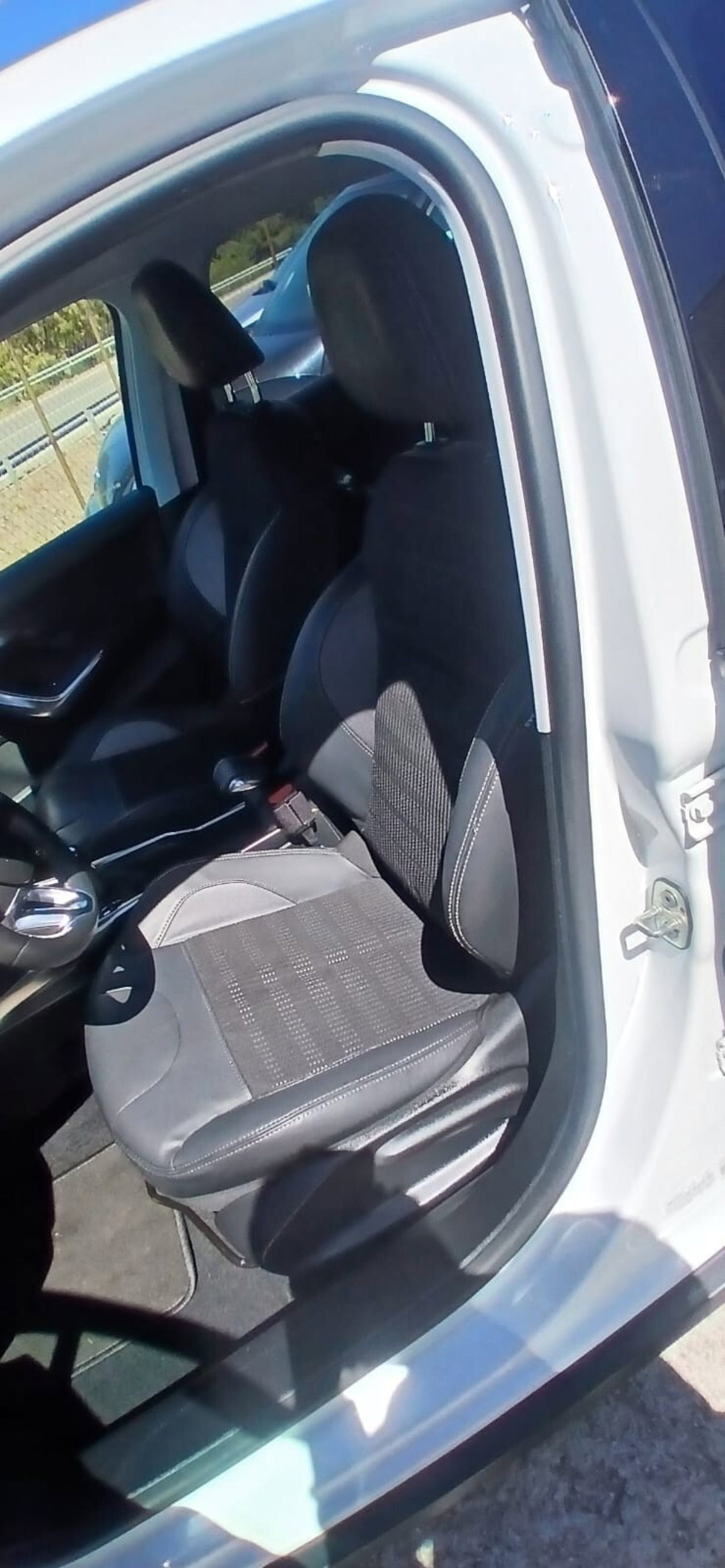 Peugeot 2008 e-HDi 92 CV Stop&Start ETG6 Allure (15)