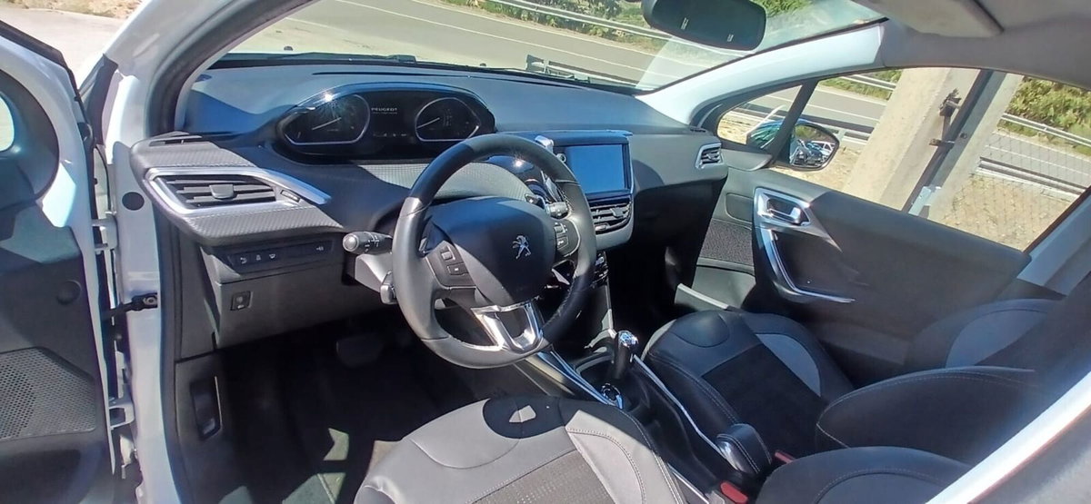 Peugeot 2008 e-HDi 92 CV Stop&Start ETG6 Allure (16)
