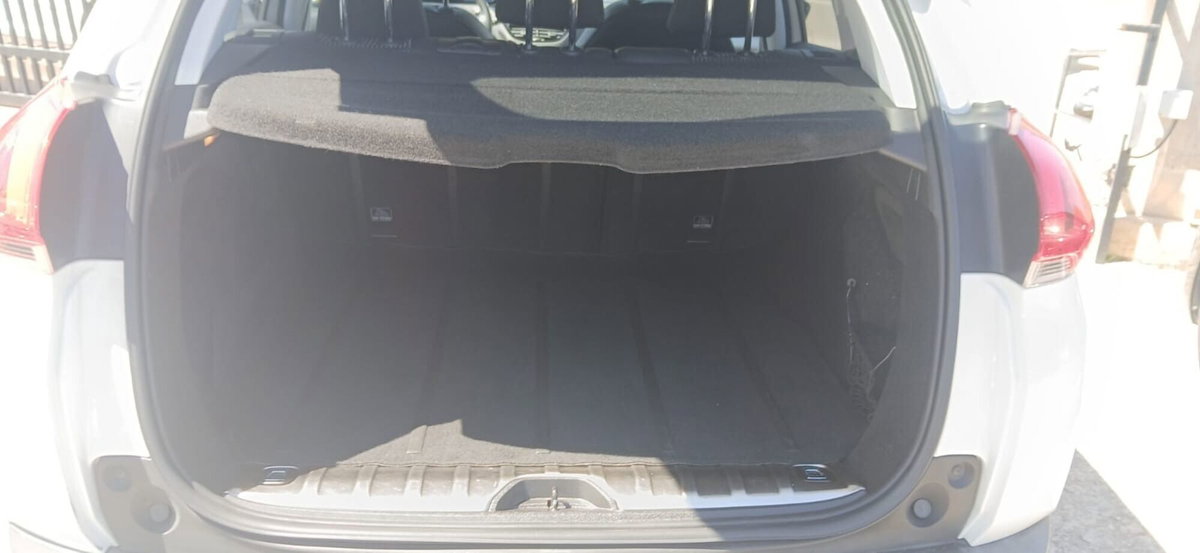 Peugeot 2008 e-HDi 92 CV Stop&Start ETG6 Allure (17)