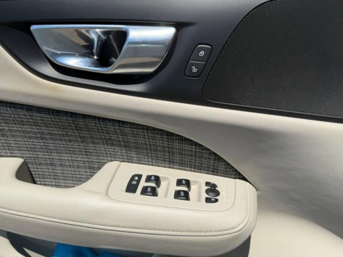 Volvo V60 Cross Country D4 AWD Geartronic Pro (11)