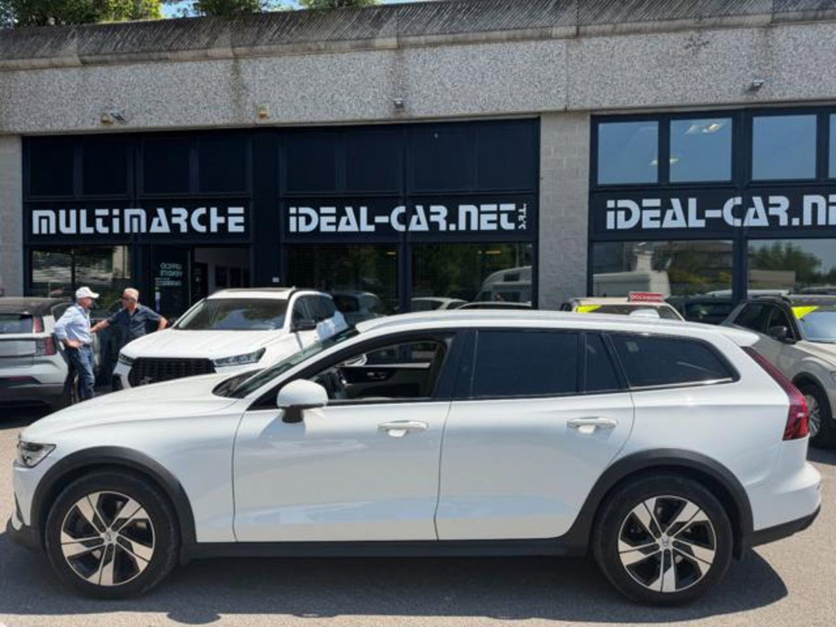 Volvo V60 Cross Country D4 AWD Geartronic Pro (2)