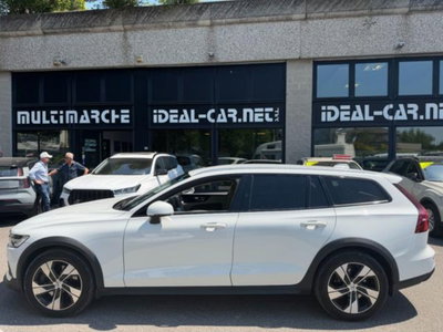 Volvo V60 Cross Country D4 AWD Geartronic Pro (2)