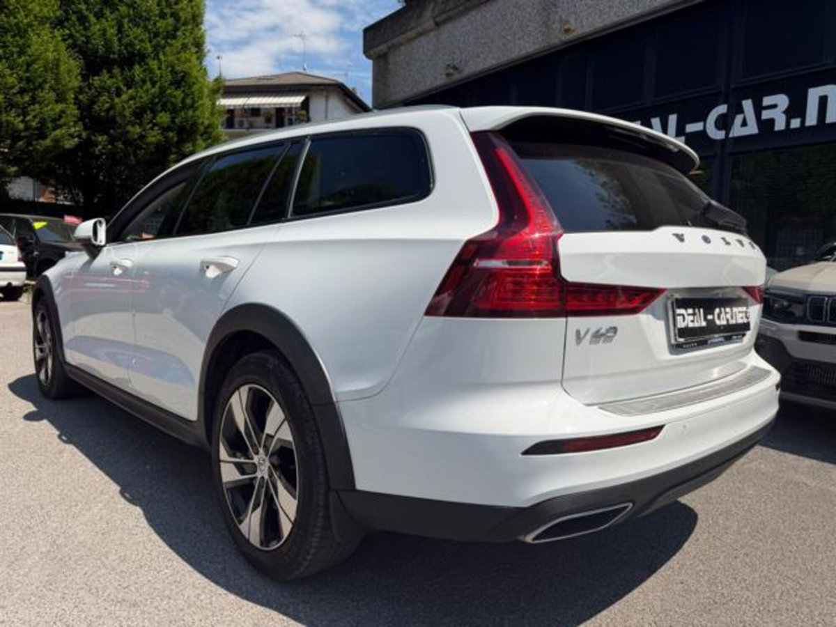 Volvo V60 Cross Country D4 AWD Geartronic Pro (3)