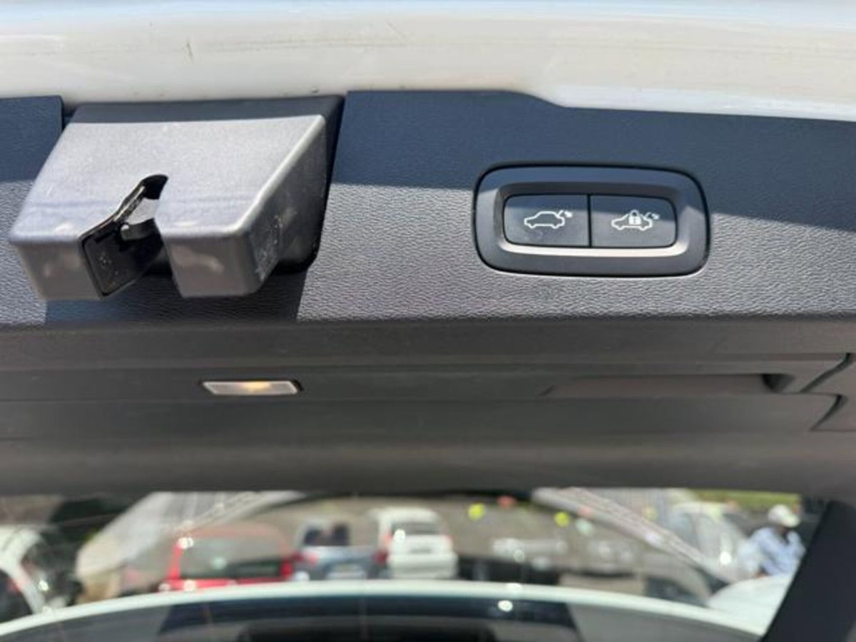 Volvo V60 Cross Country D4 AWD Geartronic Pro (6)