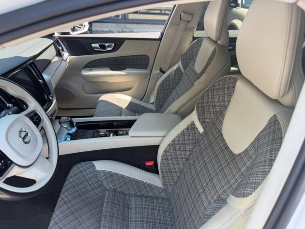 Volvo V60 Cross Country D4 AWD Geartronic Pro (7)