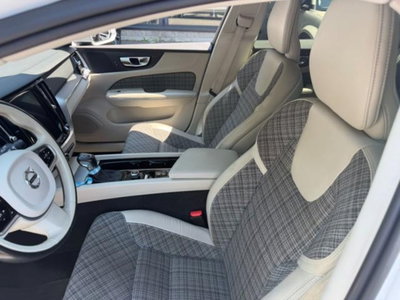 Volvo V60 Cross Country D4 AWD Geartronic Pro (7)