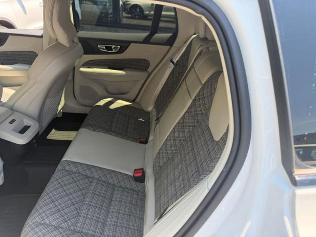 Volvo V60 Cross Country D4 AWD Geartronic Pro (8)