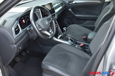 Volkswagen T-Roc 1.5 tsi Style (11)