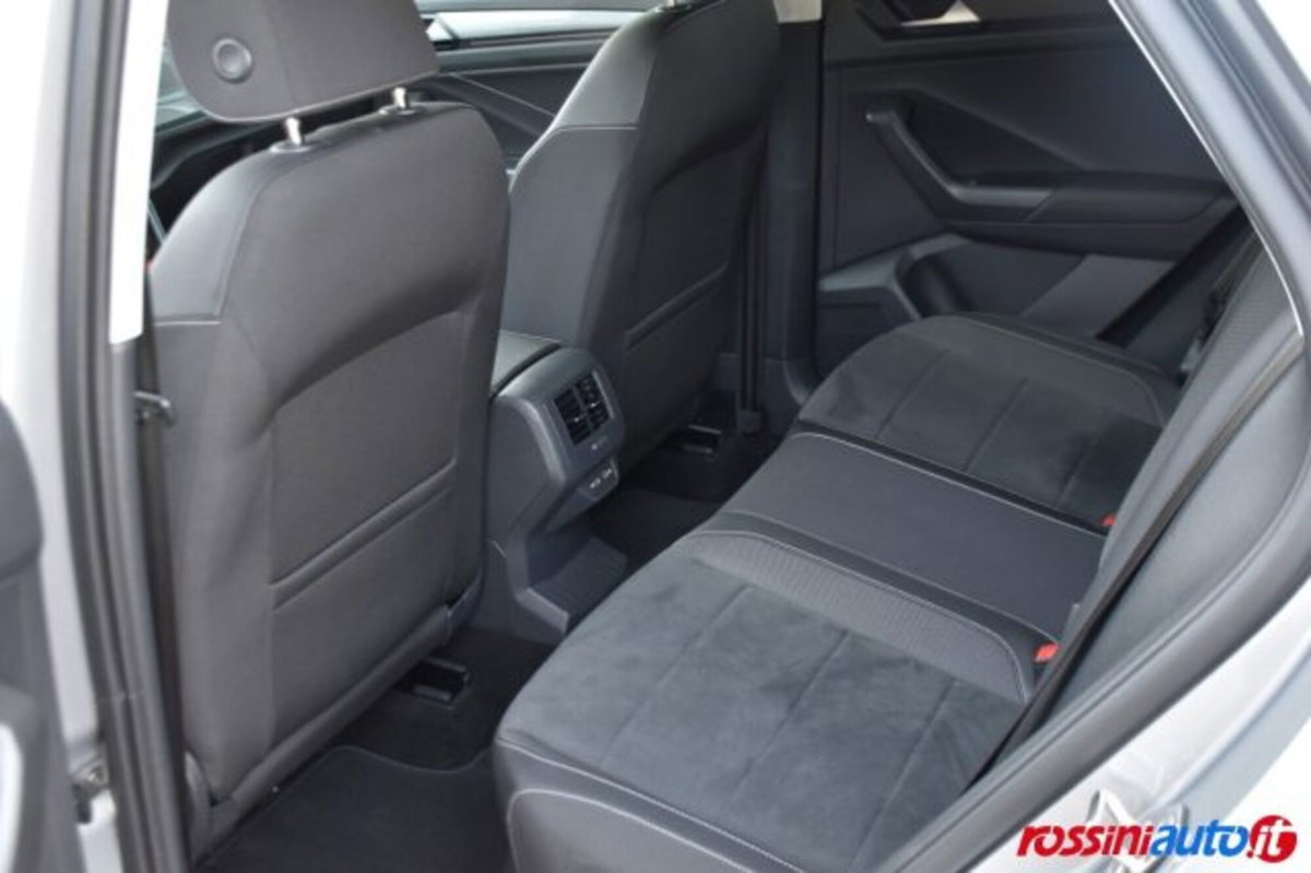 Volkswagen T-Roc 1.5 tsi Style (12)