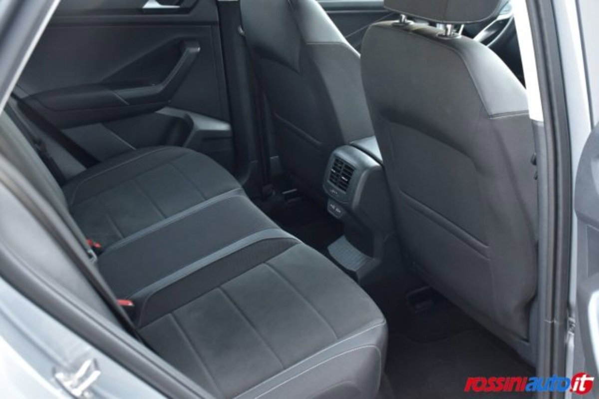 Volkswagen T-Roc 1.5 tsi Style (13)