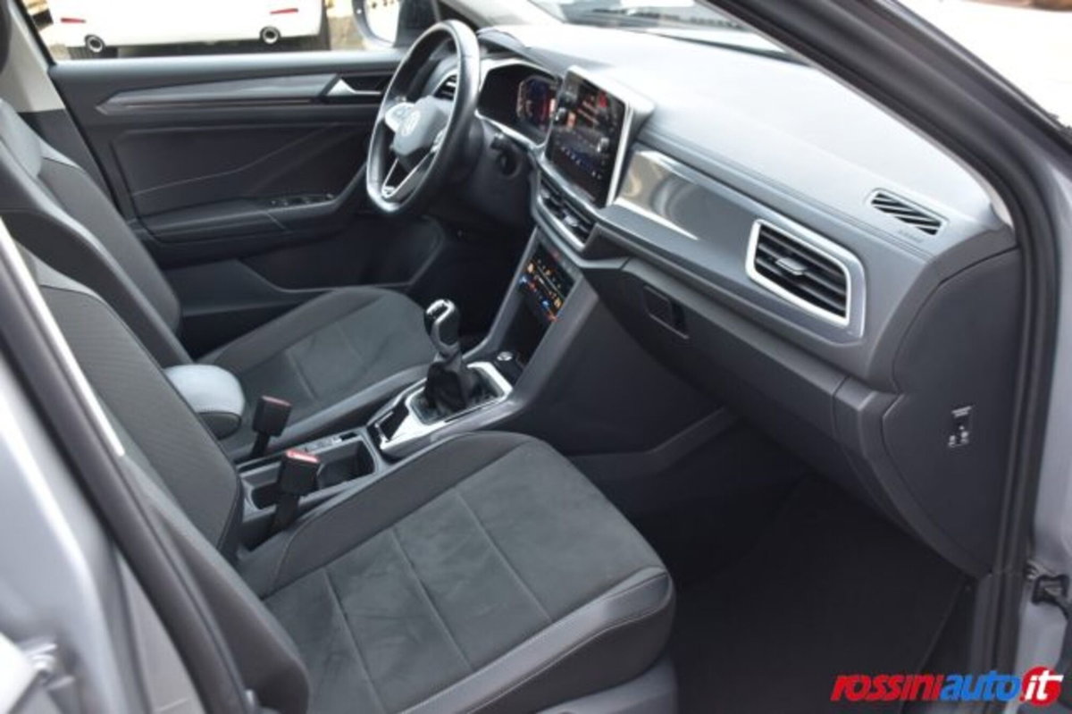Volkswagen T-Roc 1.5 tsi Style (14)