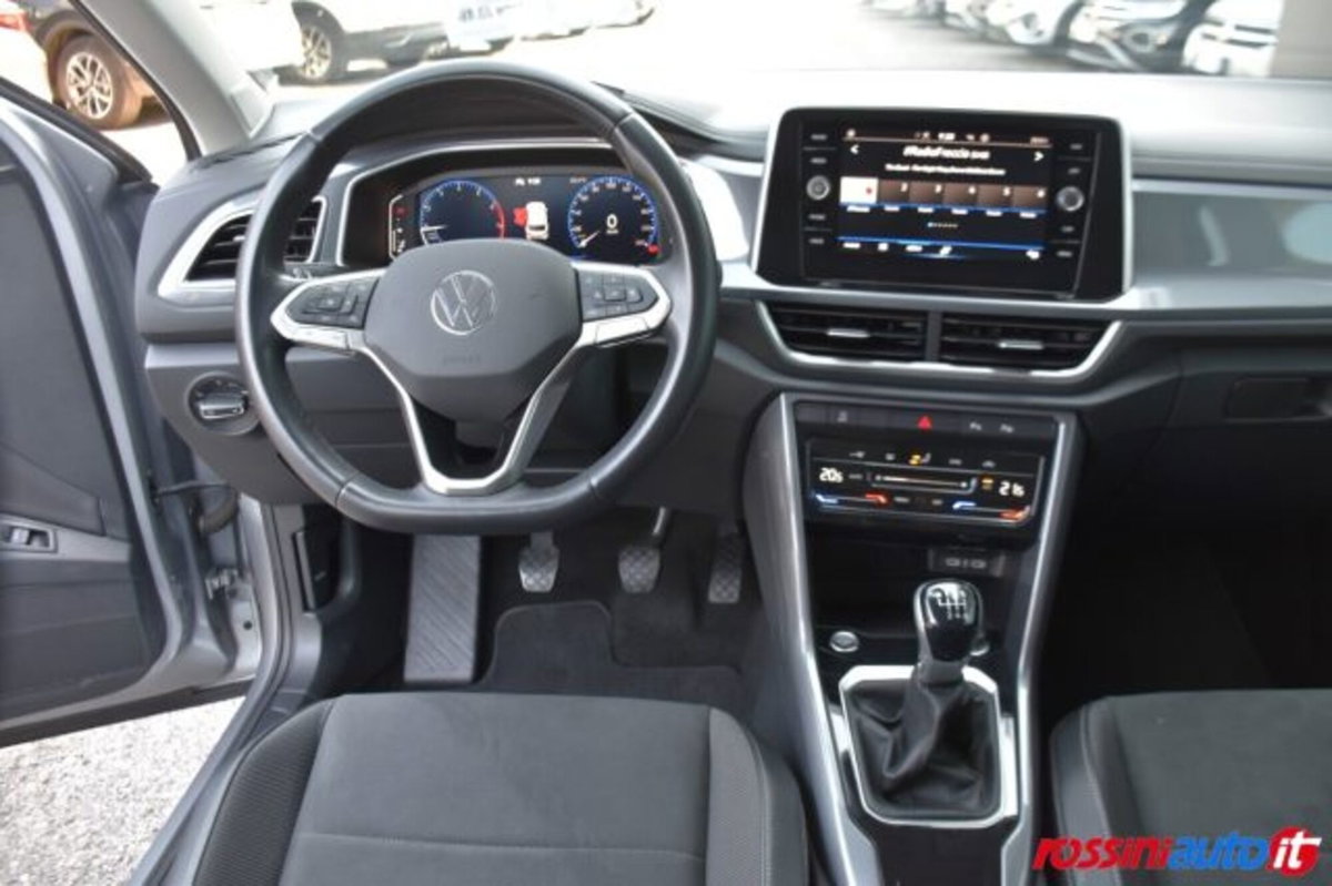 Volkswagen T-Roc 1.5 tsi Style (9)
