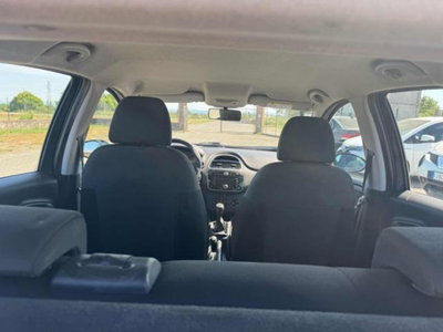 Fiat Punto 1.3 MJT II 75 CV 5 porte Street (8)