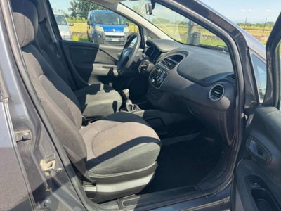 Fiat Punto 1.3 MJT II 75 CV 5 porte Street (9)