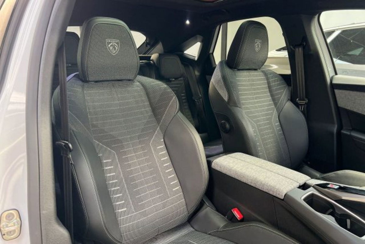 Peugeot 3008 1.2 hybrid GT 145cv e-dcs6 (12)
