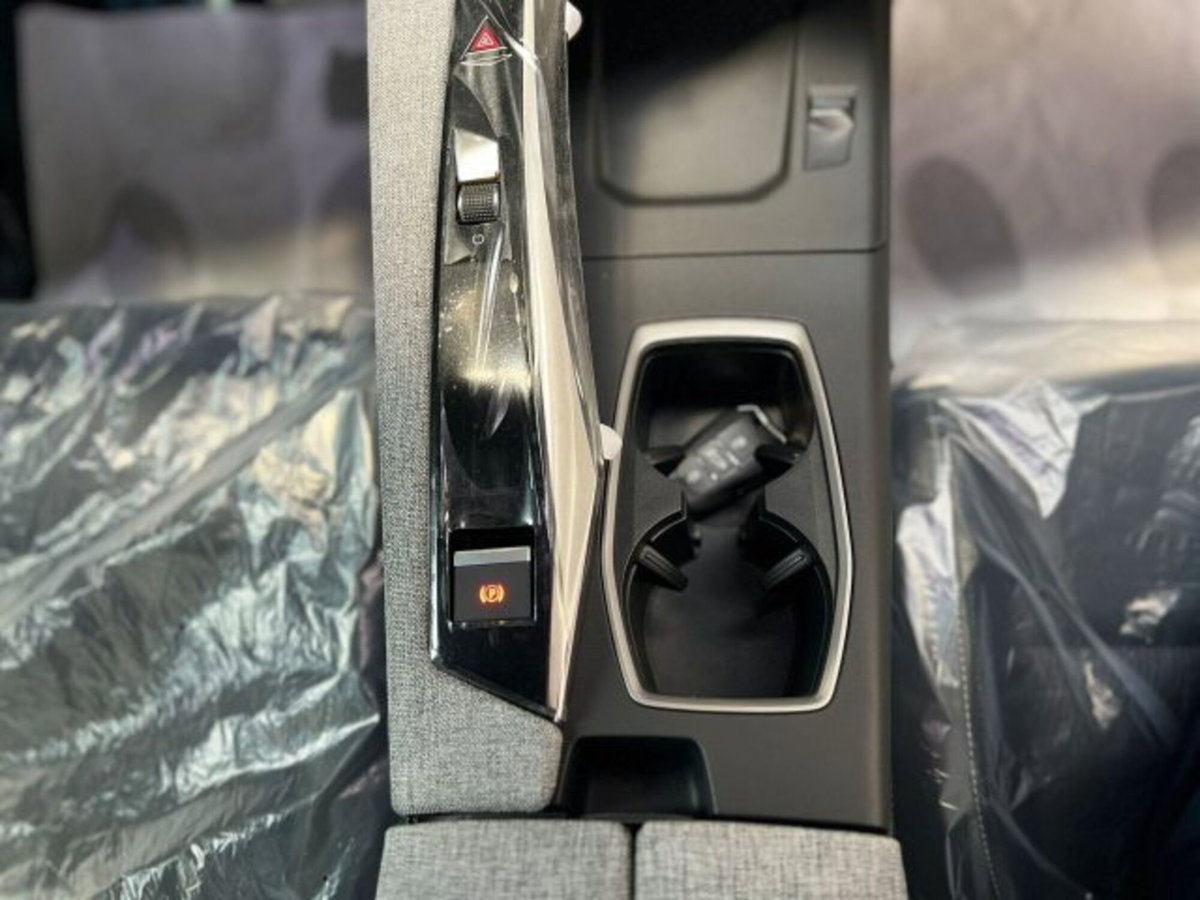 Peugeot 3008 1.2 hybrid GT 145cv e-dcs6 (9)