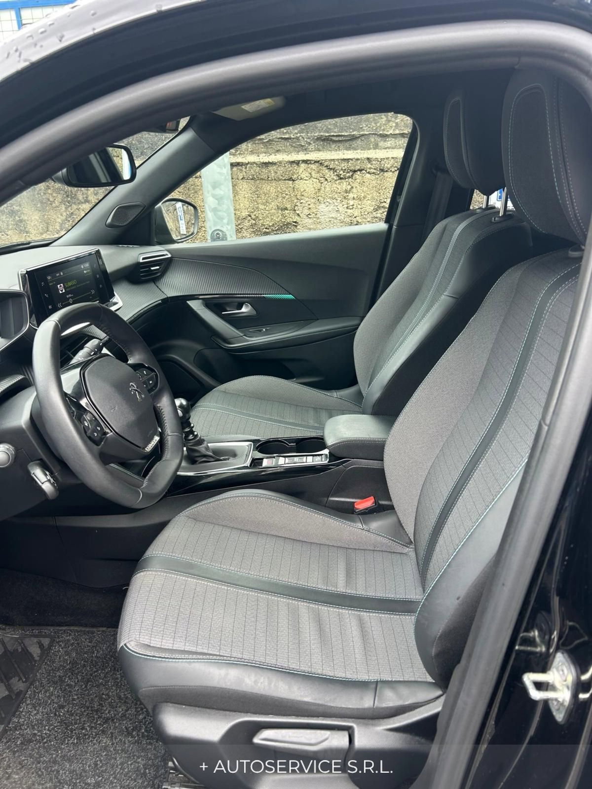 Peugeot 2008 1.2 turbo Allure 100cv (10)