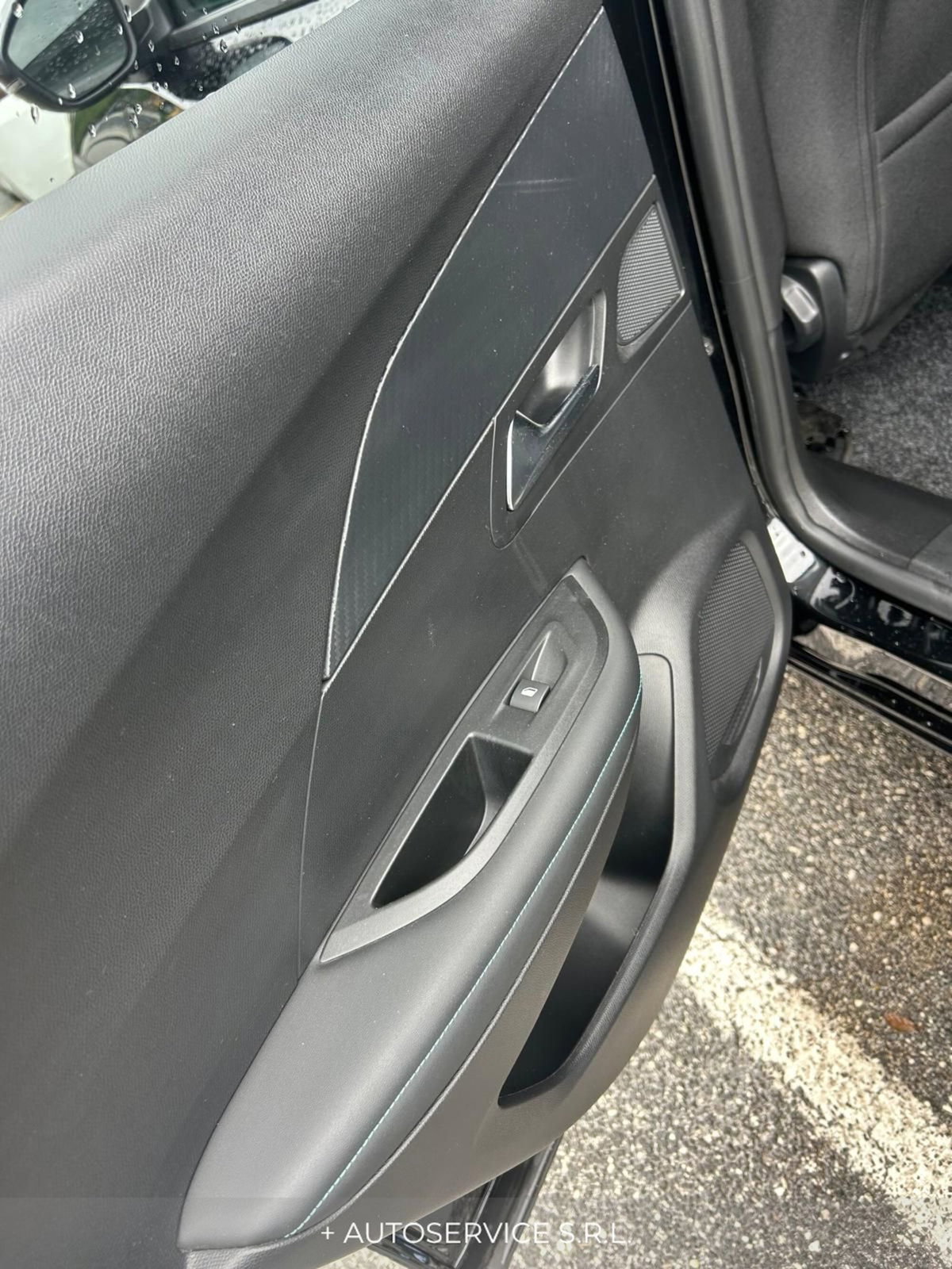 Peugeot 2008 1.2 turbo Allure 100cv (14)