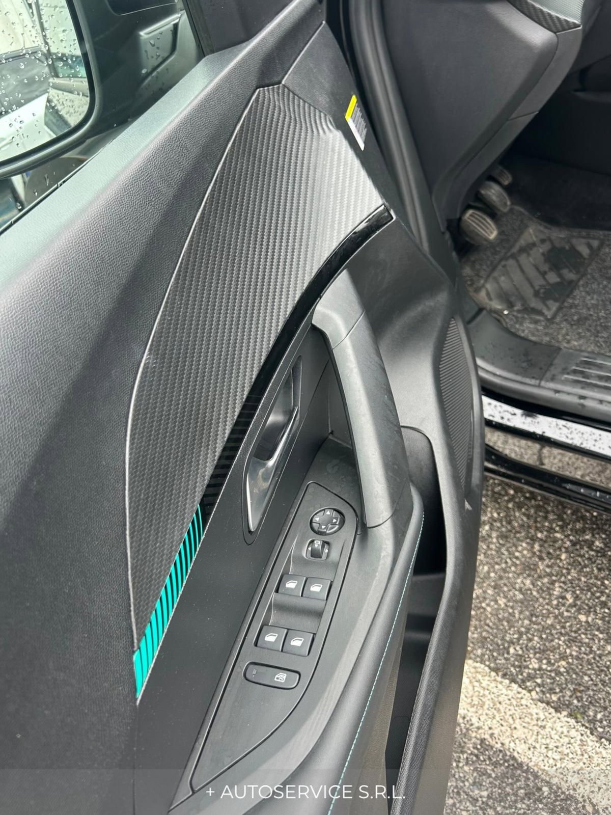 Peugeot 2008 1.2 turbo Allure 100cv (15)