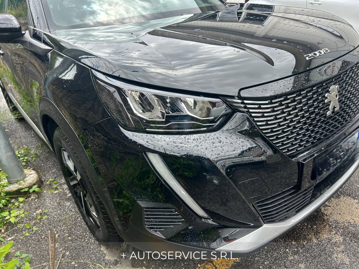 Peugeot 2008 1.2 turbo Allure 100cv (3)