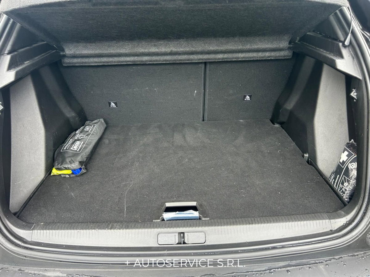 Peugeot 2008 1.2 turbo Allure 100cv (5)