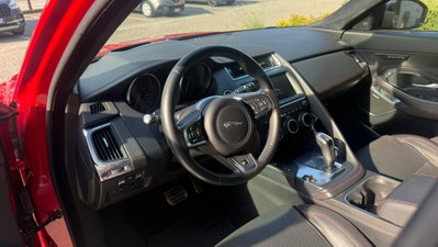 Jaguar E-Pace 2.0D 180 CV AWD aut. First Edition (10)