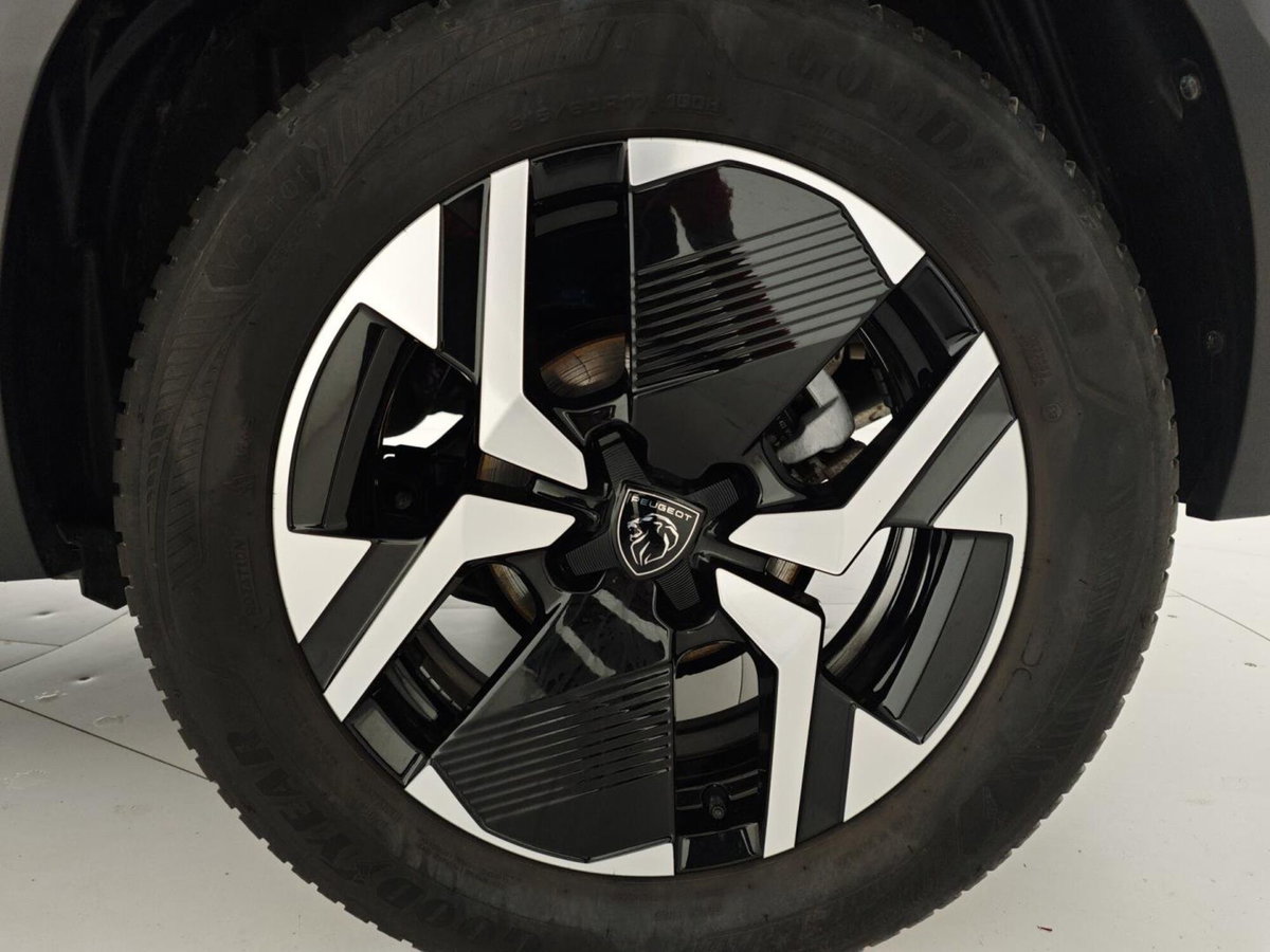 Peugeot 2008 PureTech 100 S&S Allure (9)