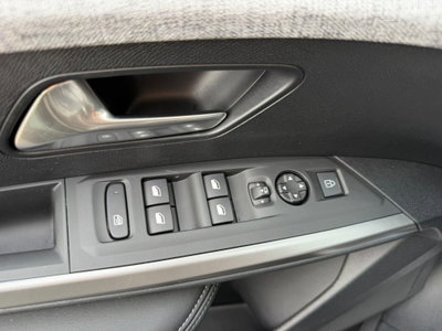 Peugeot 3008 1.2 hybrid Allure 145cv e-dcs6 (14)