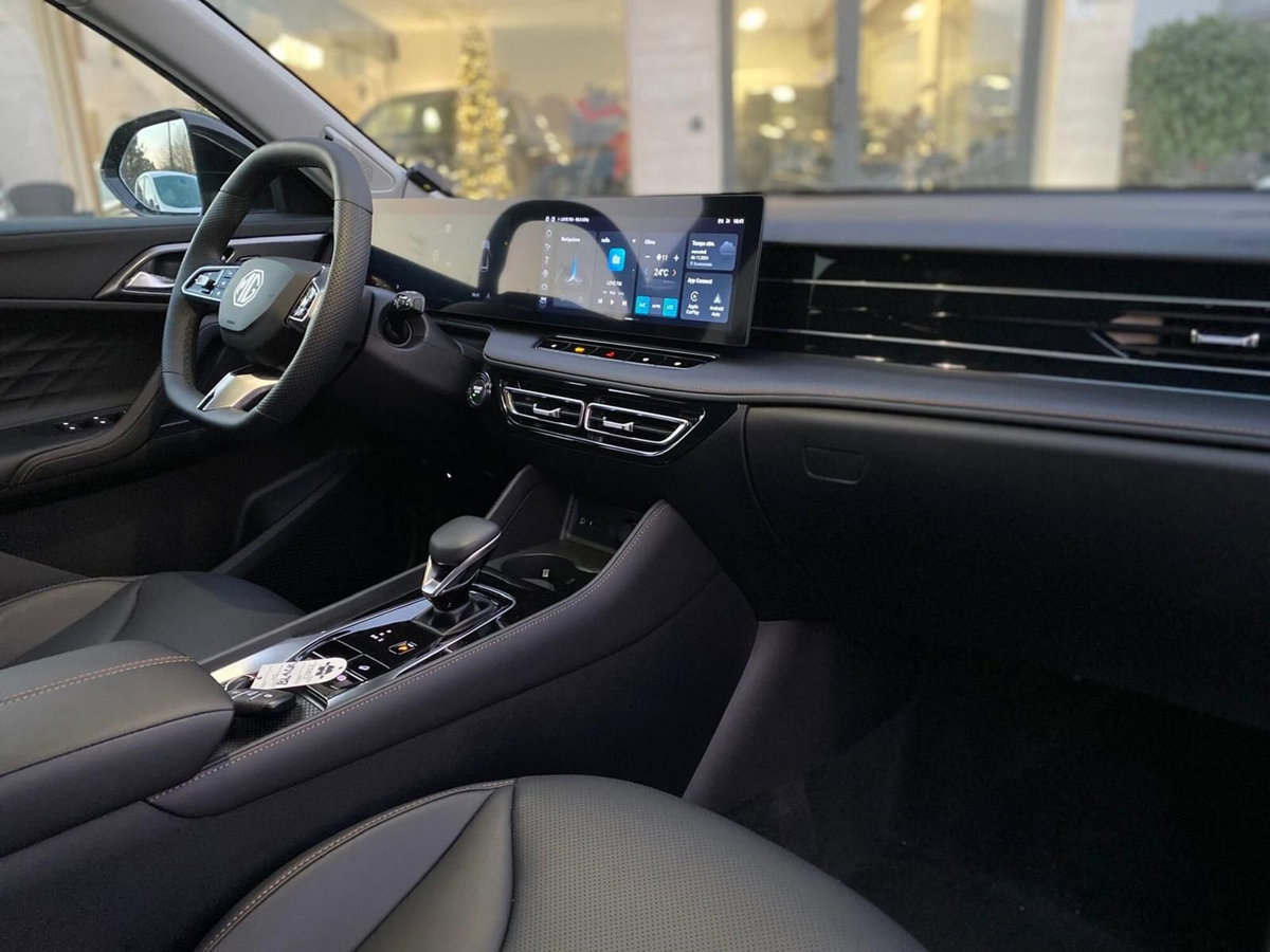 Mg HS 1.5 Luxury auto (12)
