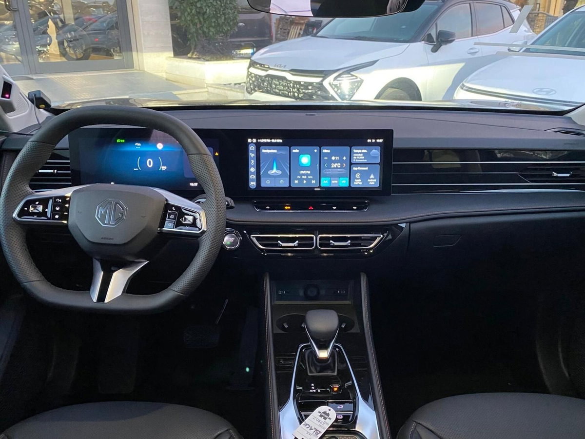 Mg HS 1.5 Luxury auto (14)
