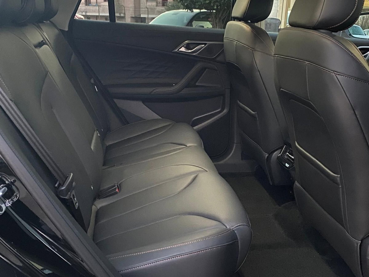 Mg HS 1.5 Luxury auto (19)
