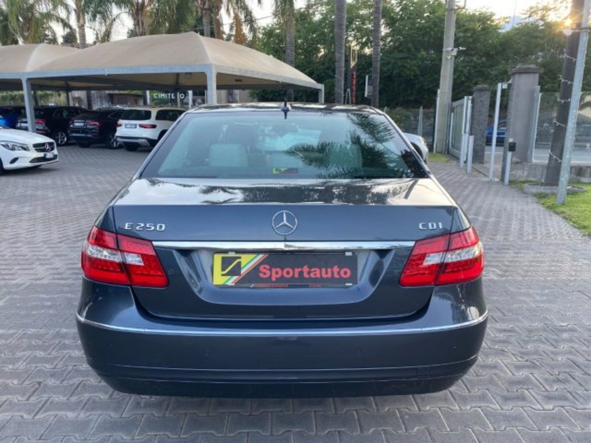 Mercedes-Benz Classe E 250 CDI BlueEFFICIENCY 4M. Avantgarde (19)