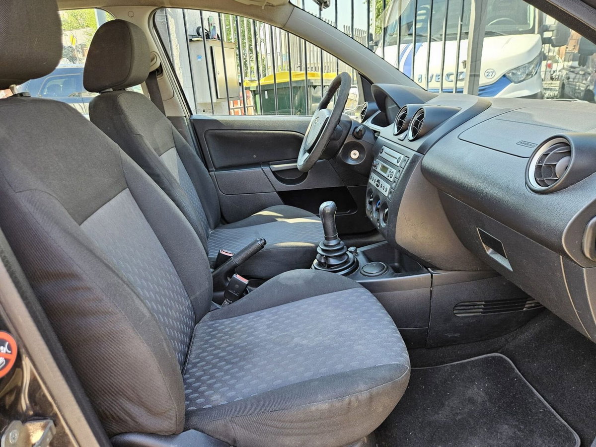 Ford Fiesta 1.4 TDCi 5p. Ambiente (6)