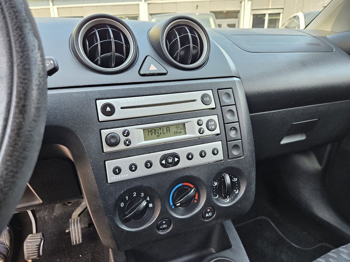 Ford Fiesta 1.4 TDCi 5p. Ambiente (8)