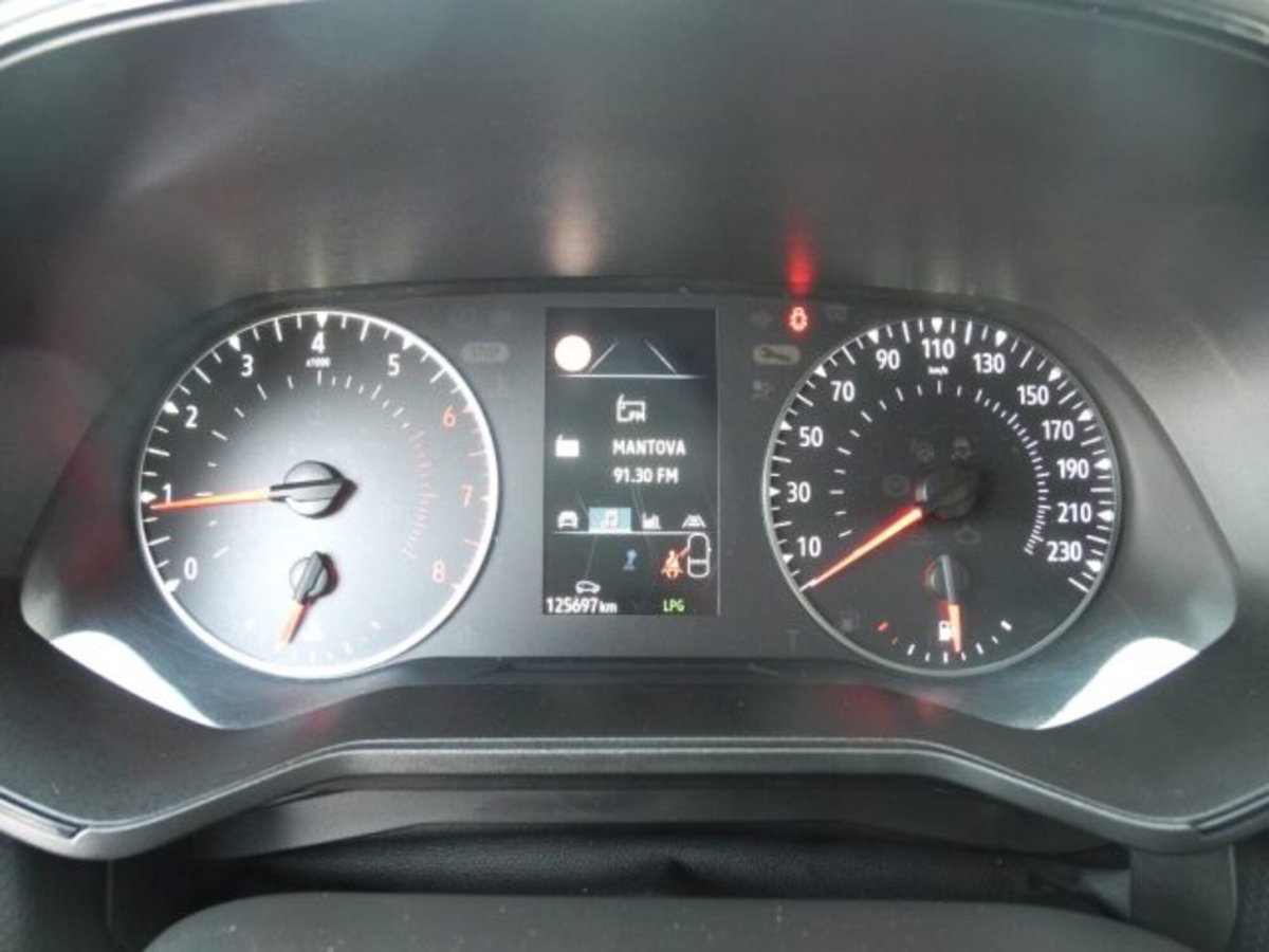 Renault Clio 1.0 tce Techno Gpl 100cv (6)