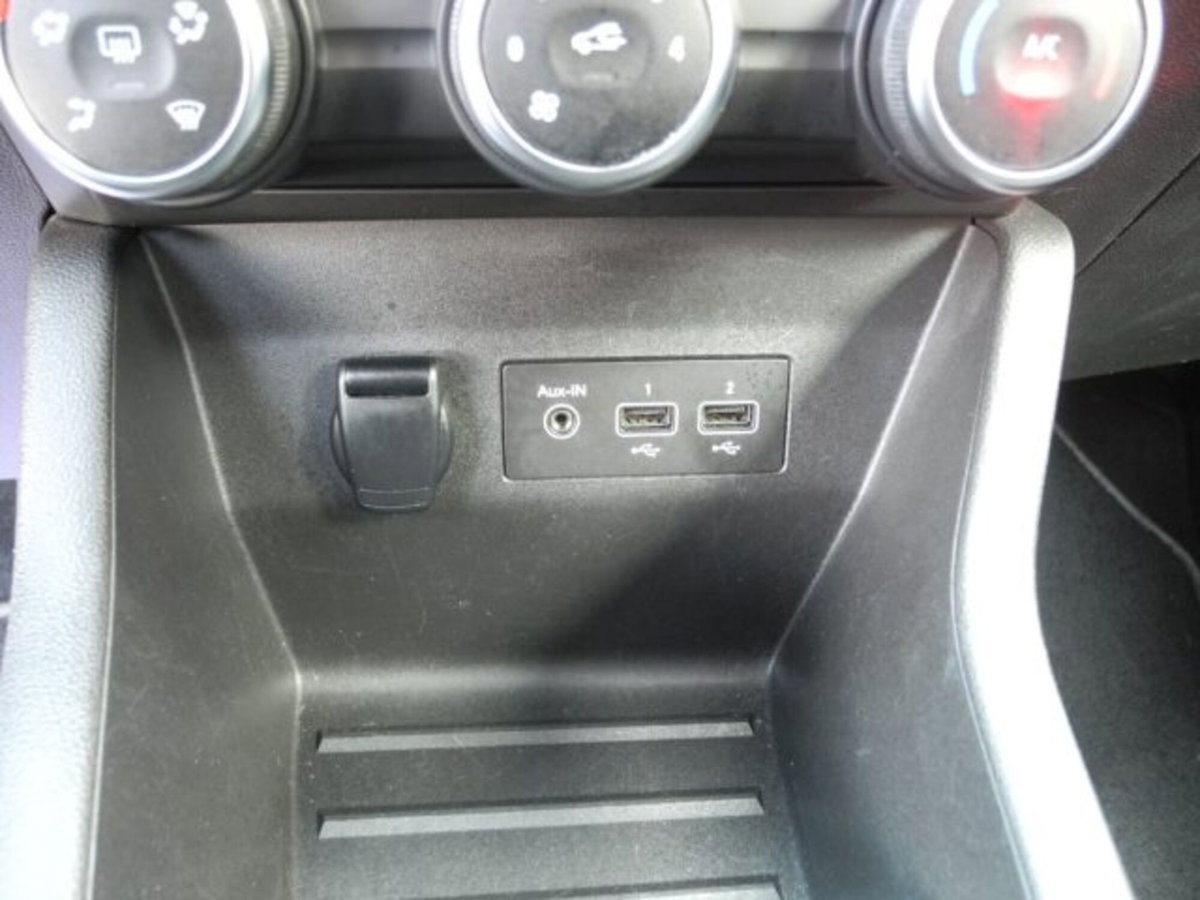 Renault Clio 1.0 tce Techno Gpl 100cv (9)