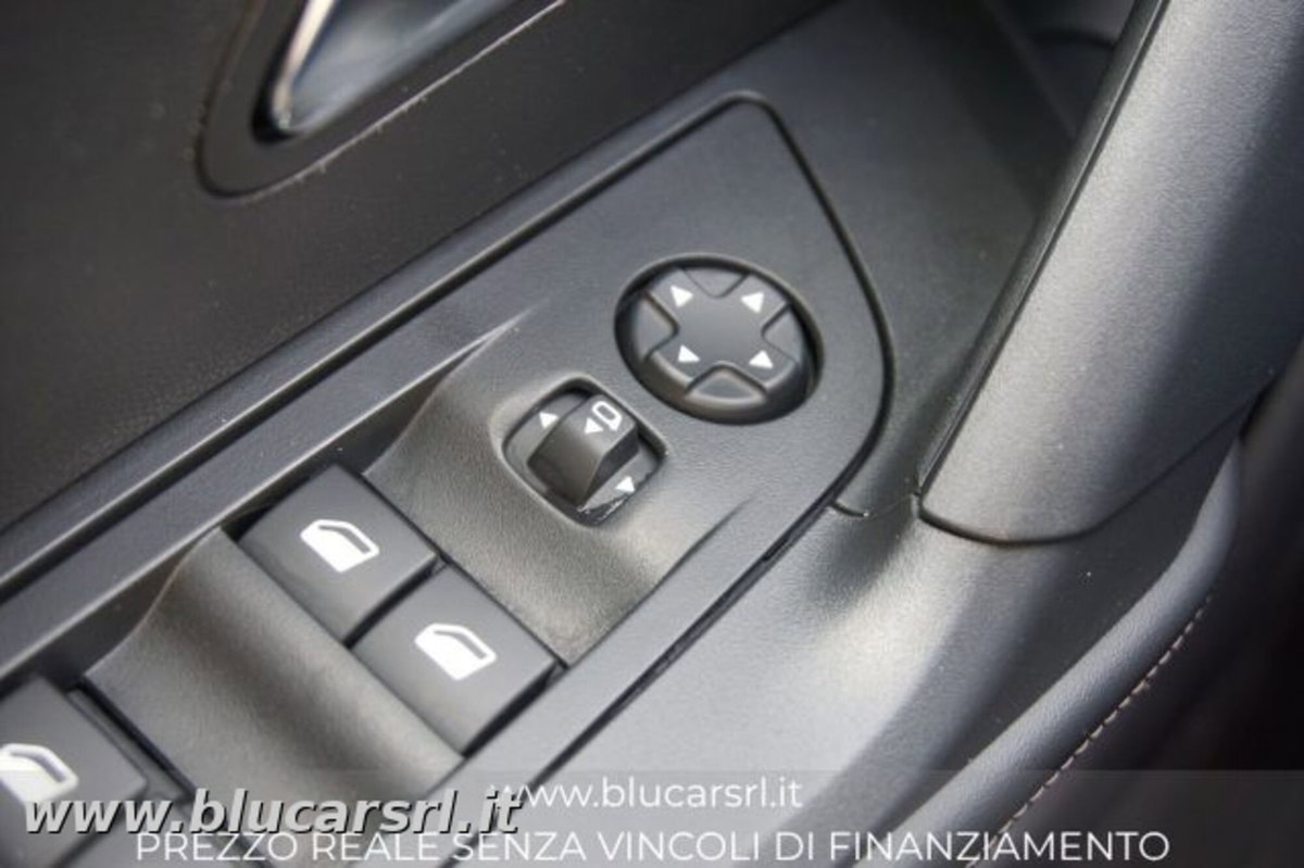 Peugeot 2008 1.2 turbo Allure 100cv (18)