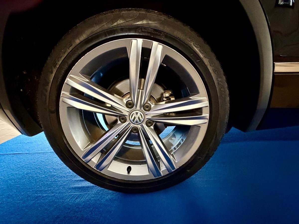 Volkswagen Tiguan 2.0 TDI 150 CV SCR DSG 4MOTION R-Line (13)