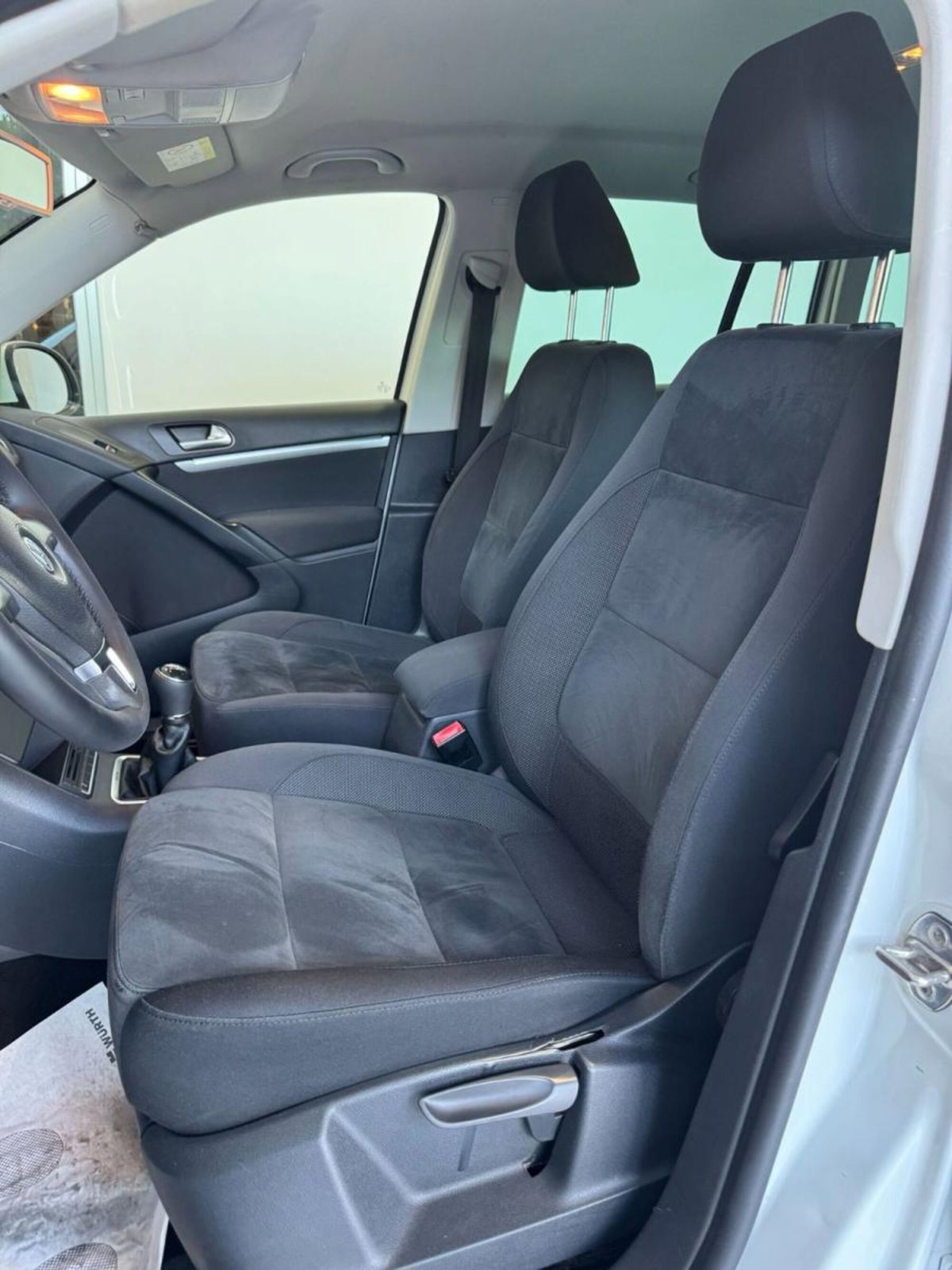 Volkswagen Tiguan 2.0 TDI 140 CV 4MOTION Sport & Style (10)